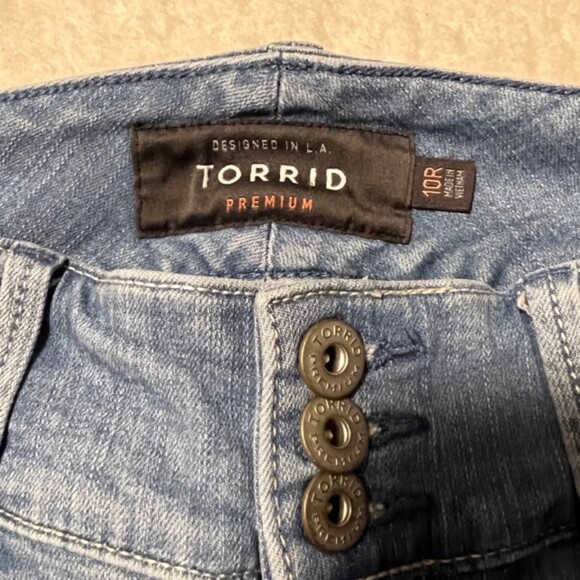 Torrid Premium Womens 3 Button Blue Medium Washd Skinny Jeans High Rise Size 10R - Picture 8 of 12
